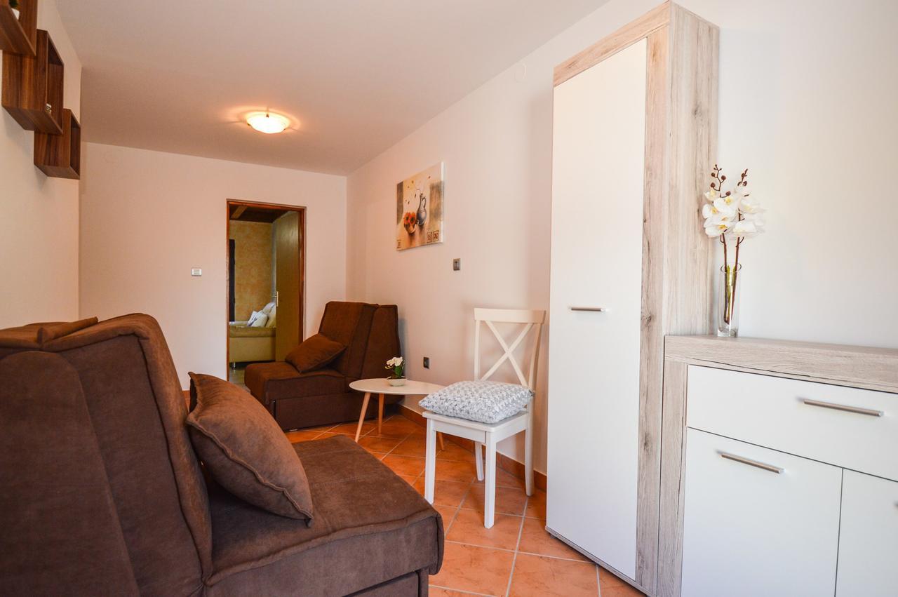 Apartment In Veli Vrh *